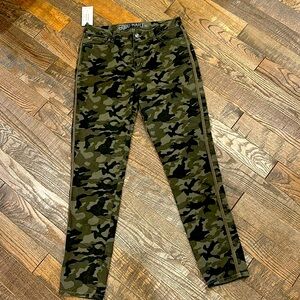 NWT Good Hart Skinny Ankle Camouflage Pants.